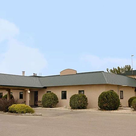 Howard Johnson By Wyndham Portage La Prairie Esterno foto