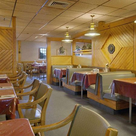 Howard Johnson By Wyndham Portage La Prairie Esterno foto