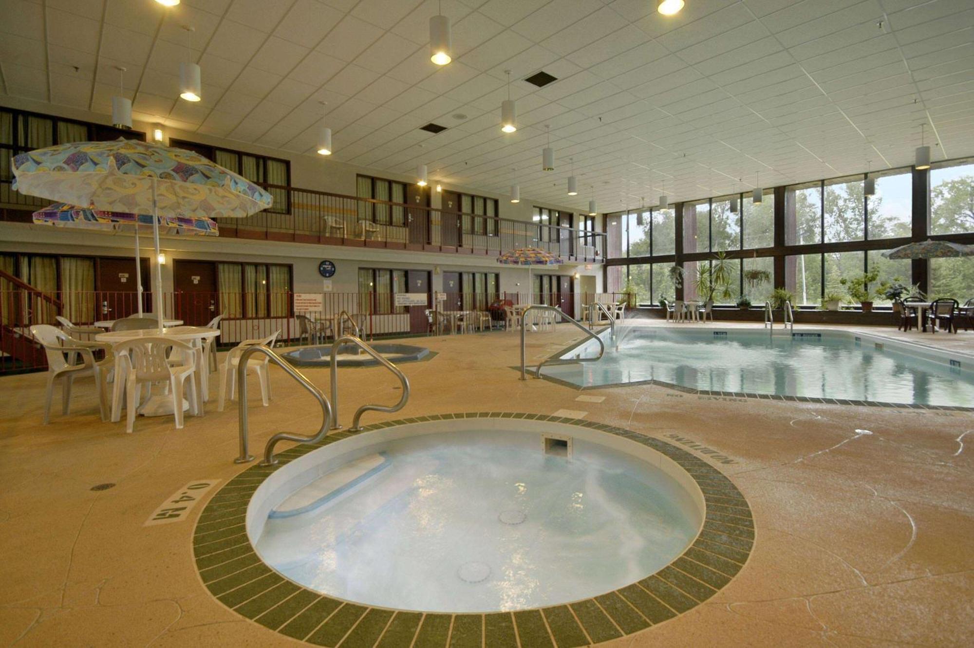 Howard Johnson By Wyndham Portage La Prairie Esterno foto