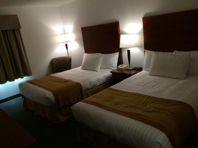 Howard Johnson By Wyndham Portage La Prairie Esterno foto