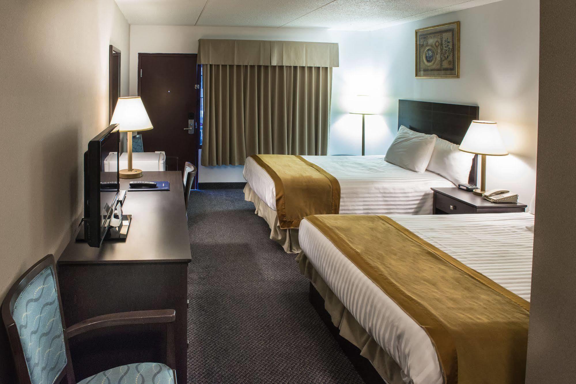 Howard Johnson By Wyndham Portage La Prairie Esterno foto