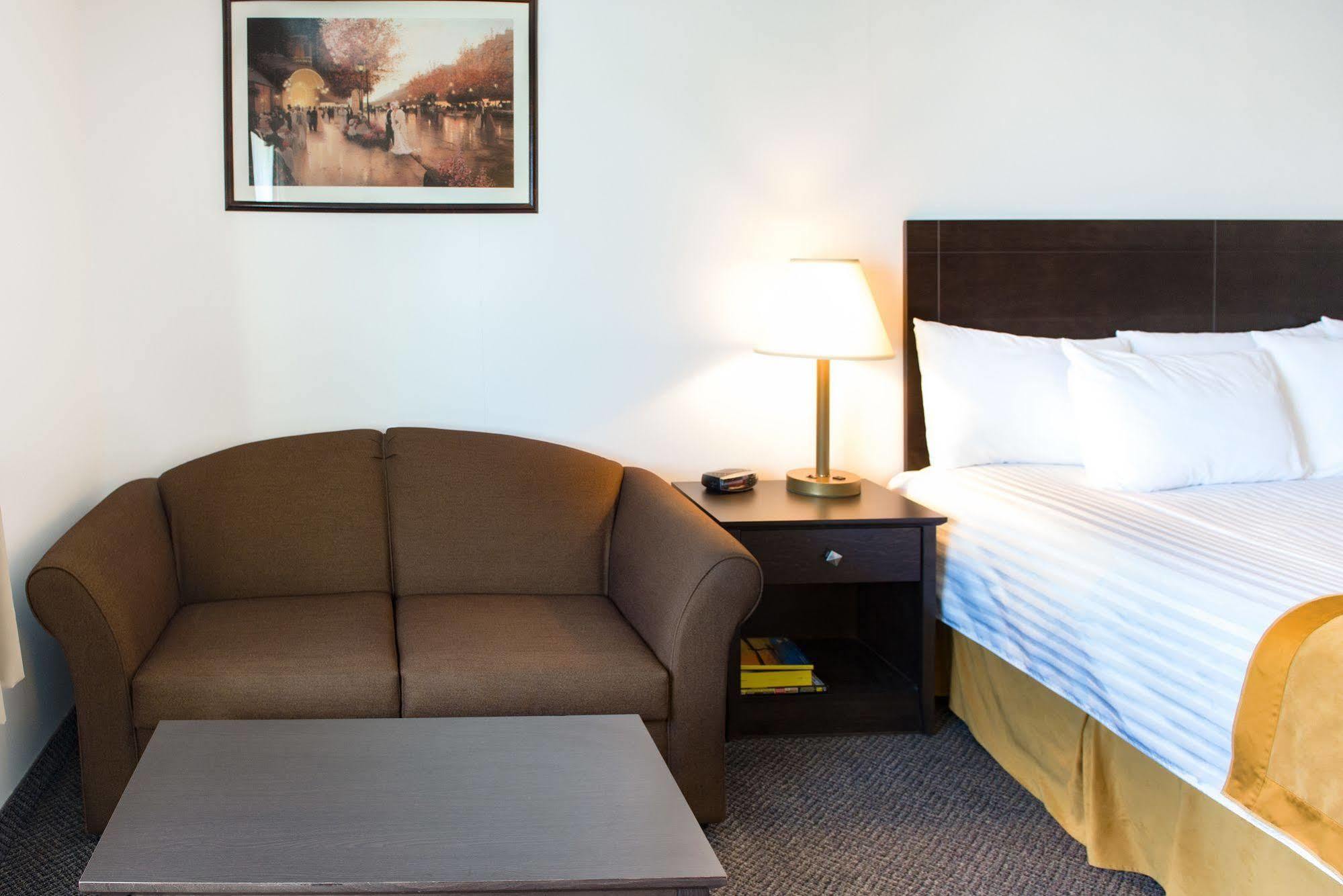 Howard Johnson By Wyndham Portage La Prairie Esterno foto