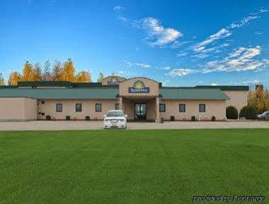 Howard Johnson By Wyndham Portage La Prairie Esterno foto